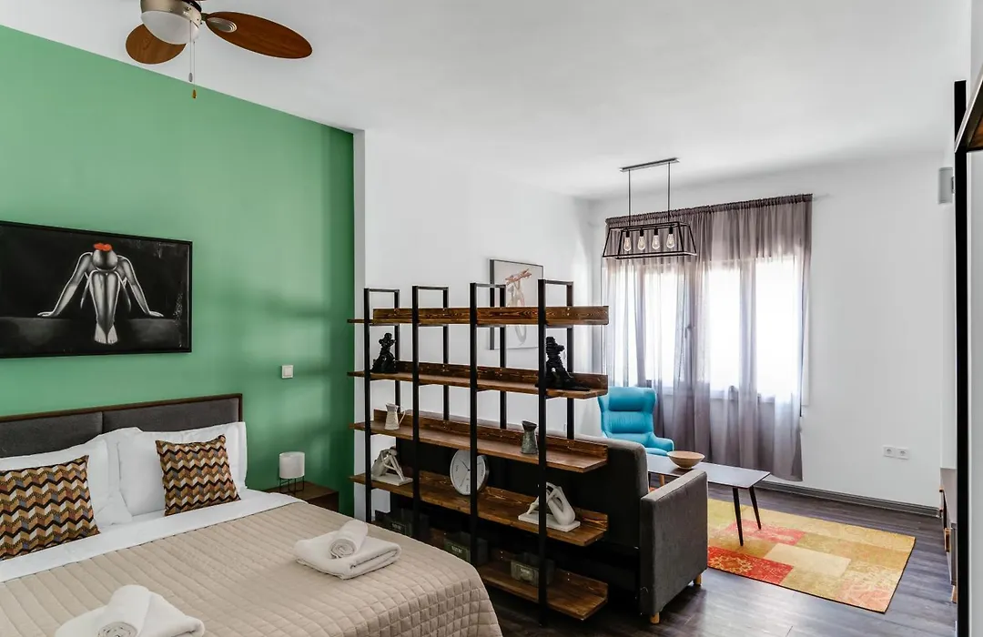 Hideaway Near Ermou Street Perfect For Groups And Families Апартаменты *